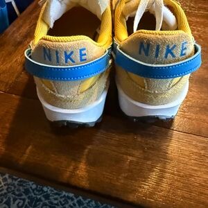 Nike Sneakers in Yellow and Blue